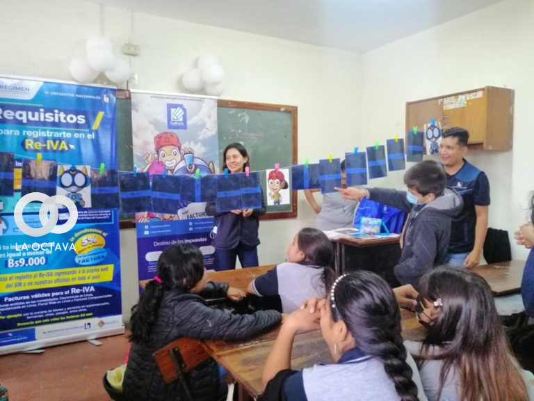 Taller de Formación y/o concientización de Cultura Tributaria estuvo a cargo de servidores públicos de la Agencia Distrital l Santa Cruz l