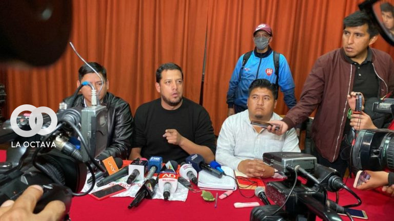 Representantes del magisterio urbano en rueda de prensa.