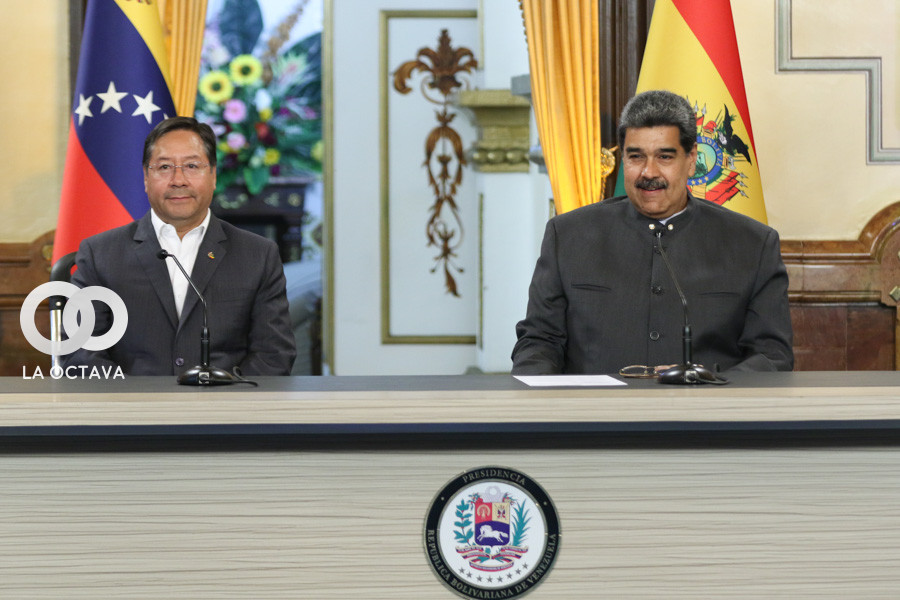 Arce y Maduro durante el acto de firma de acuerdos. Foto: mppre.gob.ve