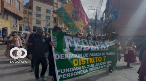 Marcha de padres de familia contra las protestas del magisterio urbano. Foto: Ahora el Pueblo