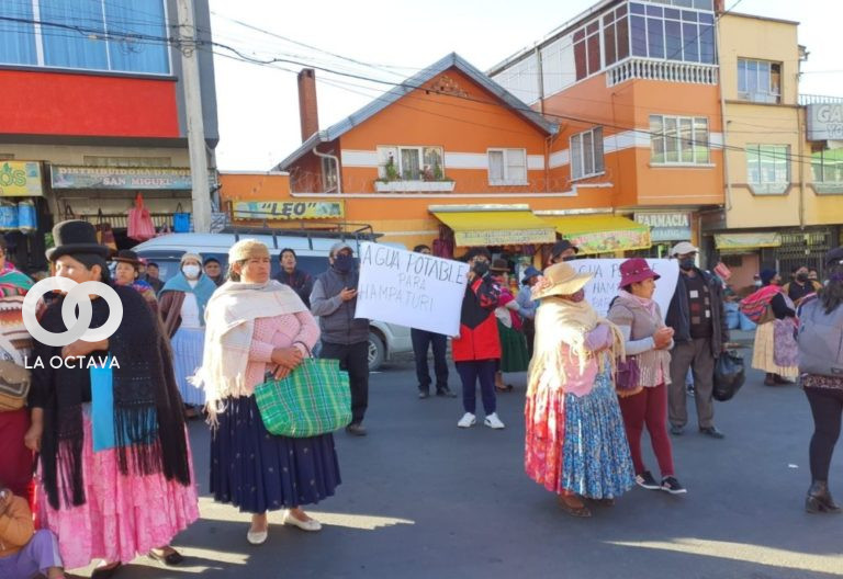 Comunarios de Hampaturi protestan en Epsas
