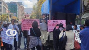 Mitin de jubilados y trabajadores del sector salud frente al Ministerio de Economía. Foto: P7