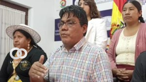 El diputado Arce, acompañado de otros legisladores del MAS, en conferencia de prensa. Foto: Captura de video