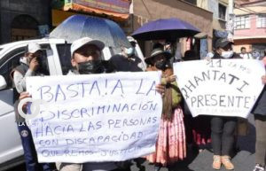 Padres de familia protestan contra el bullying en el colegio Holanda, foto: P7