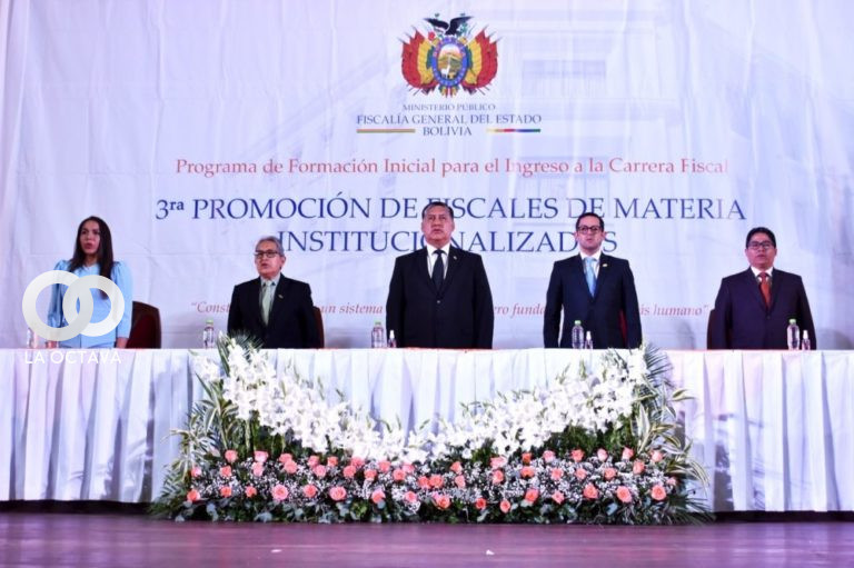 Lanchipa entrega certificados a 61 abogados
