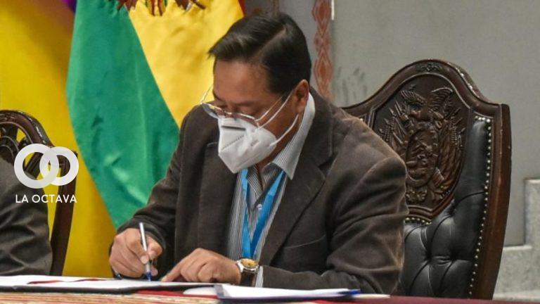 Luis Arce, Presidente de Bolivia, promulga ley del Oro.