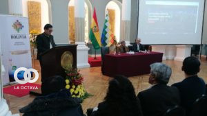 Ministro de Relaciones Exteriores hace la entrega de página web.