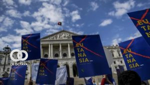 Una protesta contra la descriminalización de la eutanasia de 2020.