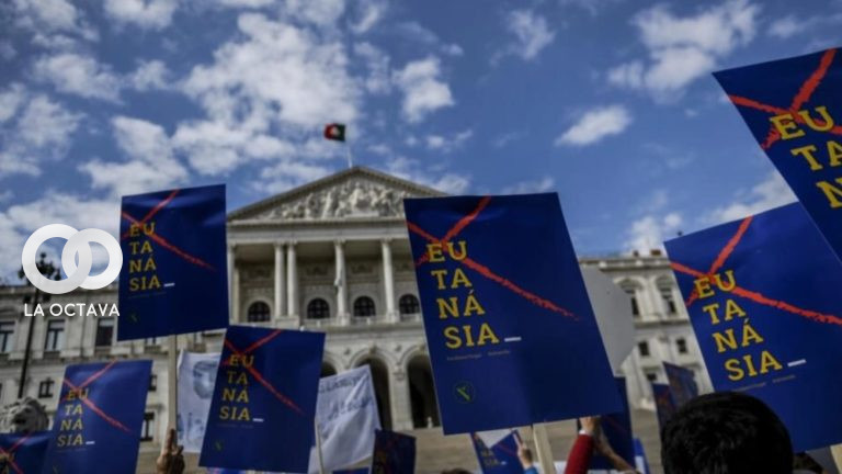 Una protesta contra la descriminalización de la eutanasia de 2020.