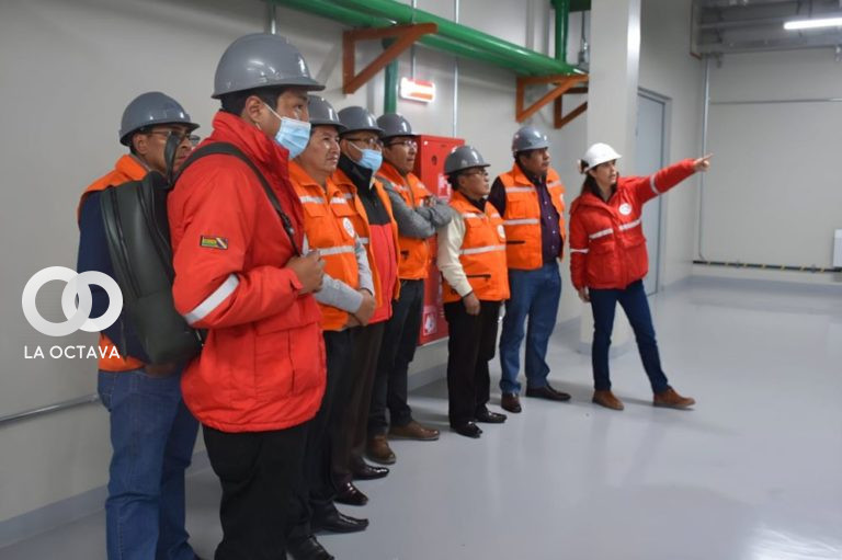 Autoridades de la Universidad Nacional Siglo XX visitan las instalaciones del CIDTN y el CMNyR. Foto: RRSS