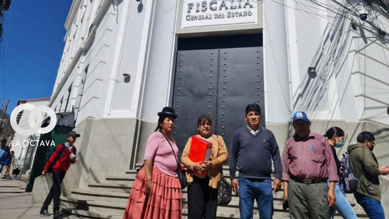 Asambleístas departamentales de Oruro que presentaron la Querella ante la Fiscalía General. Foto: Asamblea Departamental de Oruro
