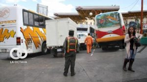 Imagen referencial de surtidores, donde buses esperan cargar diésel, en La Paz. Foto: P7