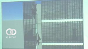 Según la infografía, Colodro saltó del balcón hacia un ducto de 1,15 m, eso le causó lesiones. Foto: Ministerio de Gobierno