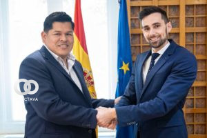 El viceministro de Defensa Social y Sustancias Controladas de Bolivia, Jaime Mamani, se reunió ayer con el secretario de Estado de Seguridad Rafael Pérez. Foto: Ministerio del Interior de España.