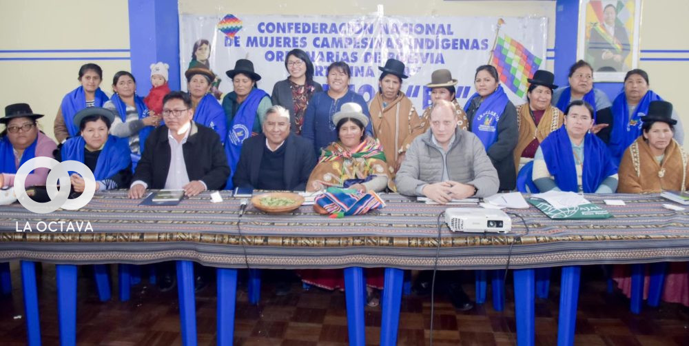 Ministerio de Relaciones Exteriores y Confederación Bartolina Sisa en un Taller, foto: Cancillería Bolivia