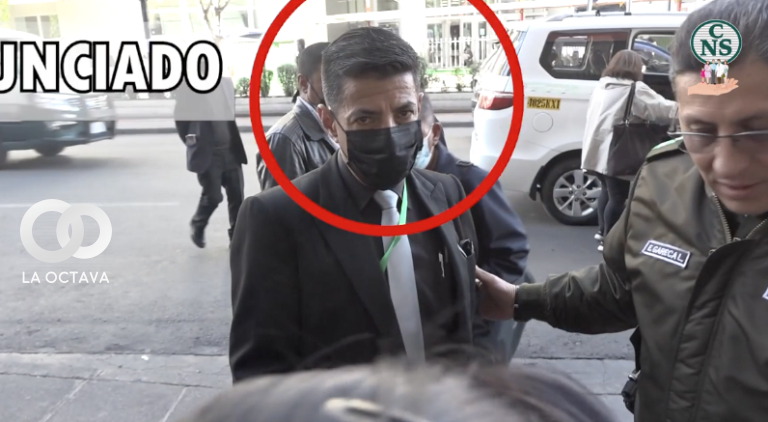 Detención del sospechoso y trasladarlo a las oficinas de la FELCC, foto captura