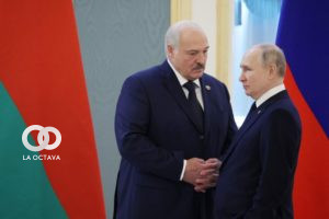 Alexandr Lukashenko junto Vlamimir Putin. Foto: AFP