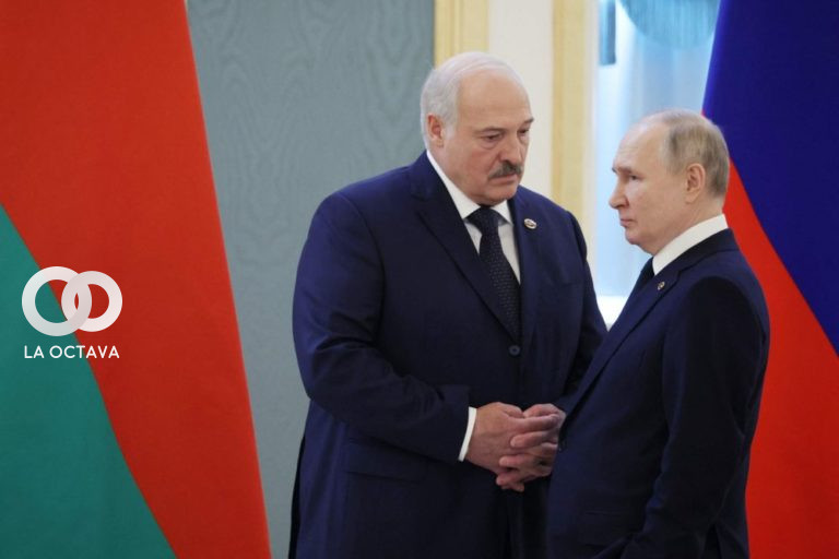 Alexandr Lukashenko junto Vlamimir Putin. Foto: AFP