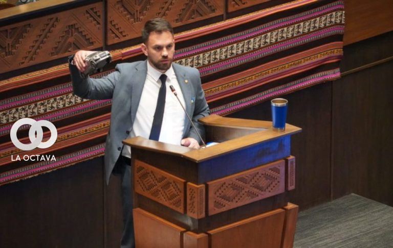 Ministro de Gobierno en la Asamblea Legislativa Plurinacional referida al “tráfico de vehículos robados en Chile y comercializados ilegalmente en Bolivia”, foto: MinGob