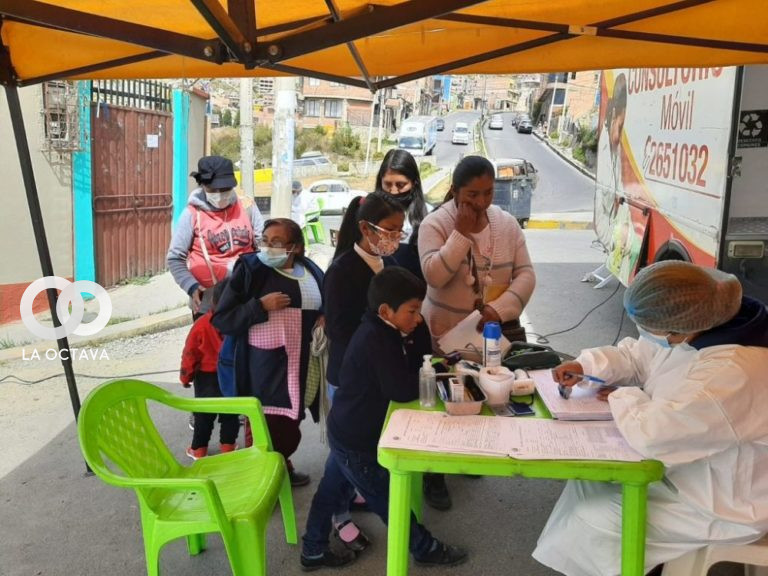 Atención Médica a niños de Unidades Educativas. Foto: GAMLP