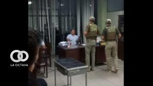Efectivos de la Felcc ingresaron a la sala del juez Manuel Baptista. Foto: Captura de video