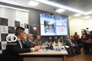 El alcalde Iván Arias hace uso de la palabra en el acto del lanzamiento de la Agenda Julia en el Edificio 10. Foto: AMUN.