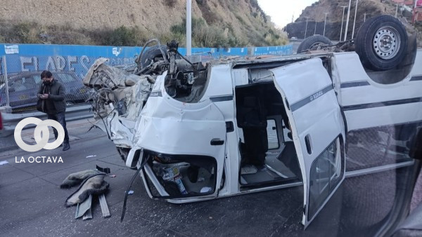 Accidente en la autopista La Paz - El Alto. Foto: Tele Estrella Satelital
