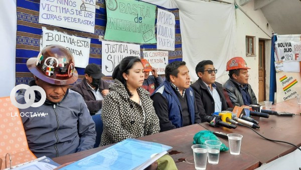 Edgar Salazar en una conferencia días después de la toma de la sede de la APDHB. Foto: ANF