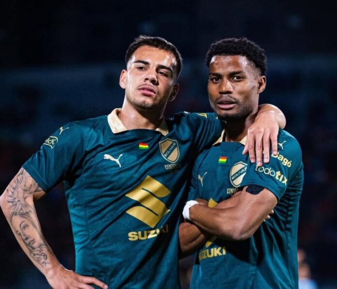 Foto: Robson Matheus y Dorny Romero ambos jugadores del club Bolívar