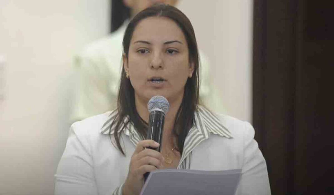 Laura Rojas Reyes Laura Rojas es aprehendida pese a presentarse voluntariamente ante la ...
